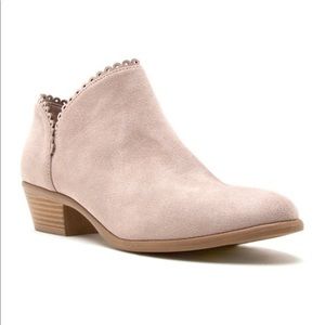 🆕 Qupid Weekend Booties Taupe size 8.5